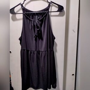 Torrid keyhole sleeveless top.